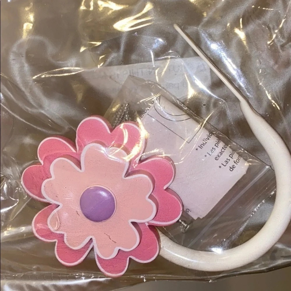 One flower tie back new never used‎